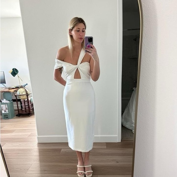 NWT BHLDN by Carly Cushnie Astaire
Asymmetrical Off-The-Shoulder Cutout Dress - Picture 4 of 5